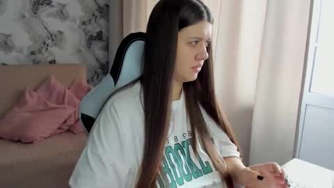 Snapshot of aletta_oushen chatting on 10/02/25, 08:21 Aletta Oushen online show from 10/02/25, 08:21