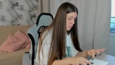 Snapshot of aletta_oushen chatting on 10/08/25, 11:41 Aletta Oushen online show from 10/08/25, 11:41