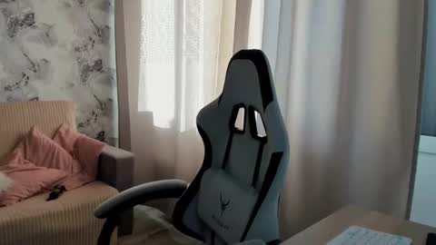 Snapshot of aletta_oushen chatting on 10/19/25, 09:10 Aletta Oushen online show from 10/19/25, 09:10