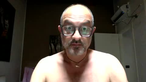 Snapshot of alex1977milano chatting on 06/24/26, 01:10 the Gold Couple online show from 06/24/26, 01:10