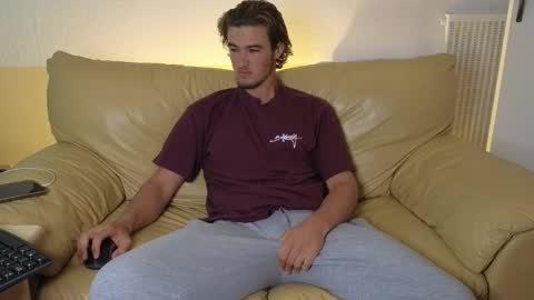 Snapshot of alex83530 chatting on 10/21/25, 08:04 Alex83530 online show from 10/21/25, 08:04