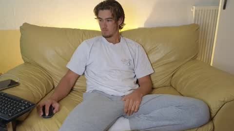 Snapshot of alex83530 chatting on 10/24/25, 08:33 Alex83530 online show from 10/24/25, 08:33