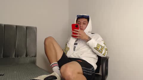 Snapshot of alex__lover chatting on 12/12/24, 04:48 Owen online show from 12/12/24, 04:48