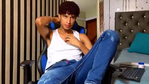 Snapshot of alex_bloom_ chatting on 06/07/26, 04:22 Alexander online show from 06/07/26, 04:22