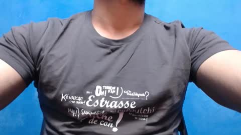 Snapshot of alex_blu chatting on 10/19/25, 07:42 Alex online show from 10/19/25, 07:42