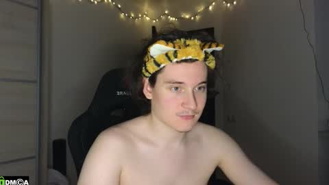 Snapshot of alex_candy_pump chatting on 11/08/25, 12:33 FAVORITE online show from 11/08/25, 12:33