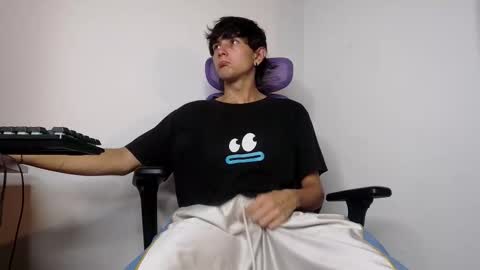 alex_connorr online show from 12/18/25, 11:33