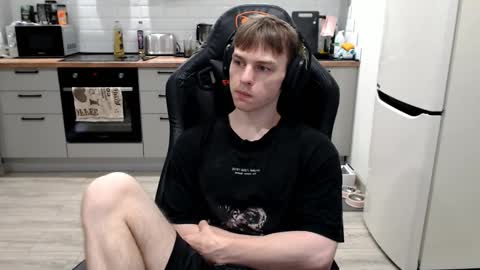 Snapshot of alex_gotcha chatting on 09/14/25, 01:21 Alex online show from 09/14/25, 01:21