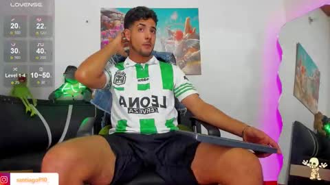 Snapshot of alex_lord_ chatting on 11/08/25, 04:01 i am Alex online show from 11/08/25, 04:01