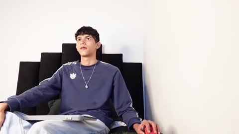 alex_mark_ online show from 10/20/25, 01:44