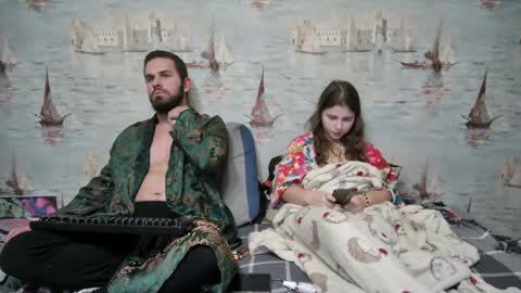 Snapshot of alex_sarah_sex chatting on 10/28/25, 09:17 Alex and Sarah online show from 10/28/25, 09:17