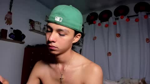 Snapshot of alex_sweet_69 chatting on 10/04/25, 02:04 Alex online show from 10/04/25, 02:04