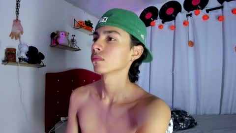 Snapshot of alex_sweet_69 chatting on 10/29/25, 09:05 Alex online show from 10/29/25, 09:05