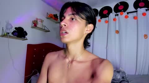 Snapshot of alex_sweet_69 chatting on 11/05/25, 06:57 Alex online show from 11/05/25, 06:57