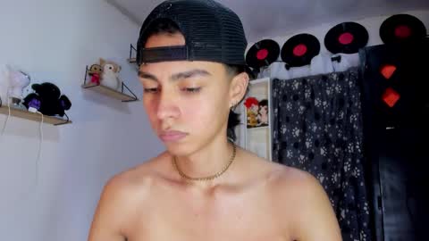 Snapshot of alex_sweet_69 chatting on 11/15/25, 02:13 Alex online show from 11/15/25, 02:13