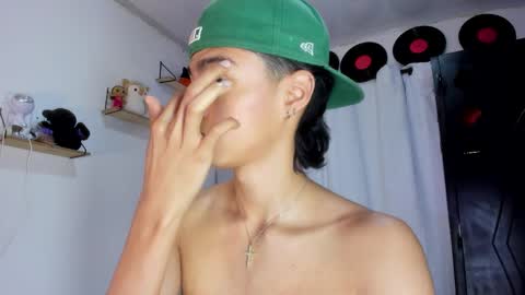 Snapshot of alex_sweet_69 chatting on 11/24/25, 12:49 Alex online show from 11/24/25, 12:49