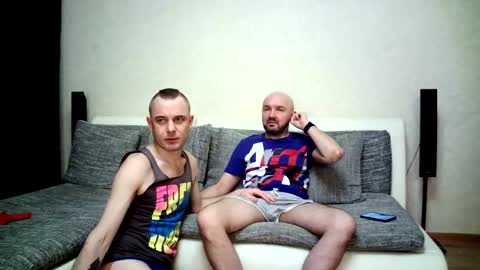 Snapshot of alex_tobey chatting on 12/15/25, 06:39 Alex and Tobey online show from 12/15/25, 06:39