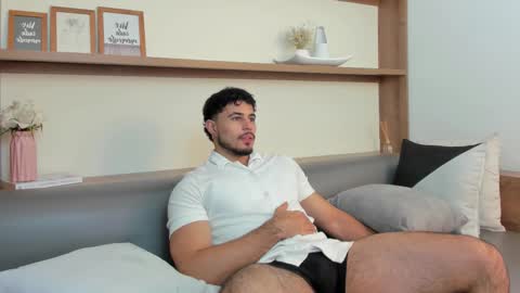 alex_wolf05 online show from 02/10/26, 04:22