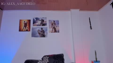 Snapshot of alex_zt chatting on 09/22/25, 09:06 x online show from 09/22/25, 09:06