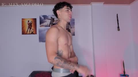 Snapshot of alex_zt chatting on 10/07/25, 08:39 x online show from 10/07/25, 08:39