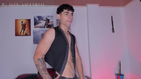 Snapshot of alex_zt chatting on 10/15/25, 07:36 x online show from 10/15/25, 07:36