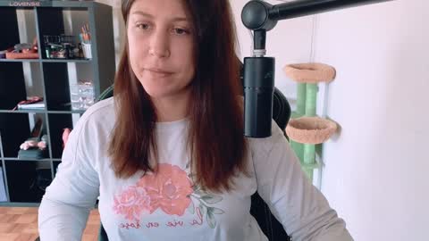 Snapshot of alexa_dream chatting on 09/16/25, 08:43 dont be afraid to click social media link its  working  just click on that  online show from 09/16/25, 08:43