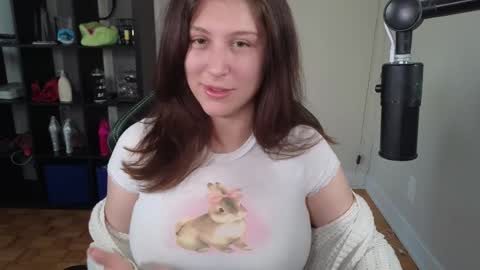 Snapshot of alexa_dream chatting on 10/16/25, 10:11 dont be afraid to click social media link its  working  just click on that  online show from 10/16/25, 10:11