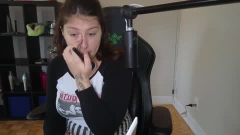 Snapshot of alexa_dream chatting on 10/20/25, 08:53 dont be afraid to click social media link its  working  just click on that  online show from 10/20/25, 08:53