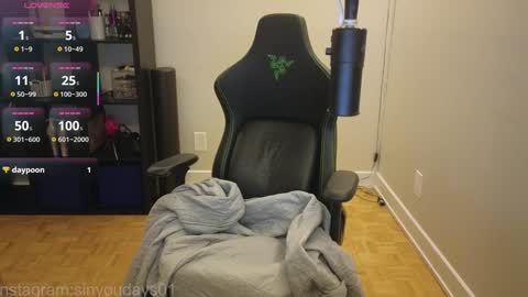 dont be afraid to click social media link its  working  just click on that  online show from 11/18/25, 12:16