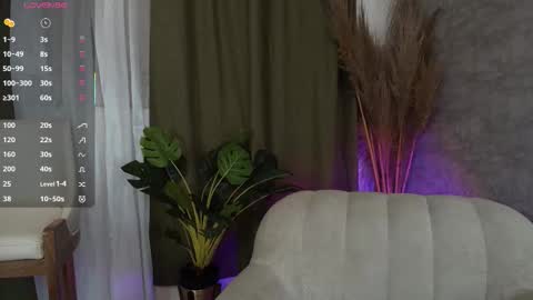 Snapshot of alexa_foxx27 chatting on 11/28/25, 08:00 alexa_foxx27 online show from 11/28/25, 08:00