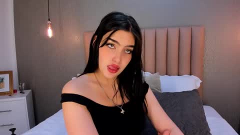 Alexa Thaylor online show from 12/31/24, 09:06