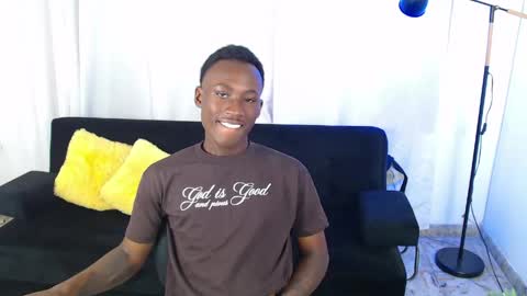 Snapshot of alexaandro18 chatting on 05/23/26, 01:37 Alexandro online show from 05/23/26, 01:37