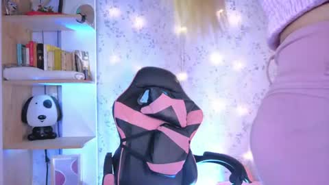 alexaavandercloude online show from 07/24/26, 07:45