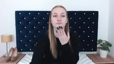 Alexa with big heart 3 online show from 12/28/24, 02:21