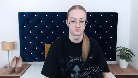 Alexa with big heart 3 online show from 01/17/25, 12:52