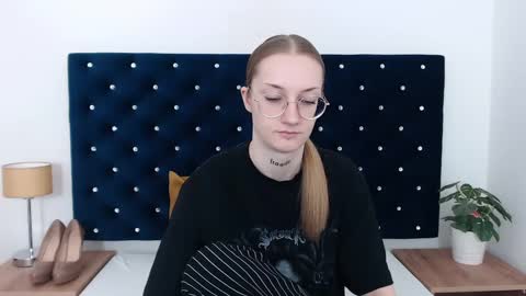 Alexa with big heart 3 online show from 01/17/25, 03:53