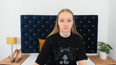 Alexa with big heart 3 online show from 02/06/25, 11:43