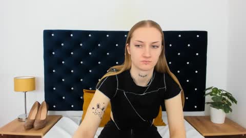 Alexa with big heart 3 online show from 02/13/25, 02:42