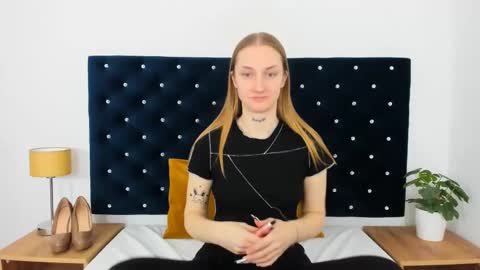Alexa with big heart 3 online show from 02/15/25, 01:38