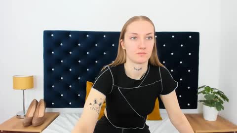 Alexa with big heart 3 online show from 02/18/25, 03:21