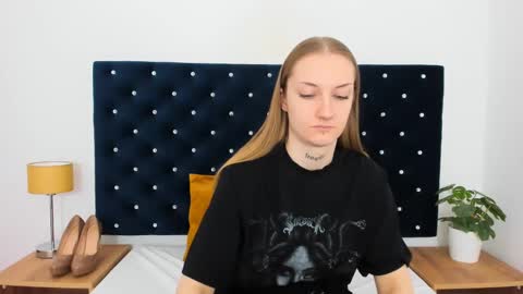 Alexa with big heart 3 online show from 02/19/25, 02:44