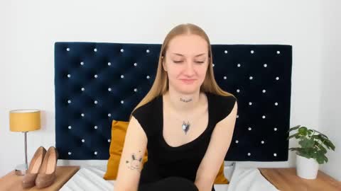 Alexa with big heart 3 online show from 02/22/25, 12:51