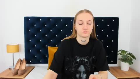 Alexa with big heart 3 online show from 02/24/25, 11:21