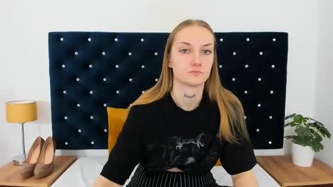 Alexa with big heart 3 online show from 02/26/25, 03:30