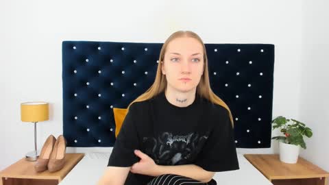 Alexa with big heart 3 online show from 03/12/25, 12:36