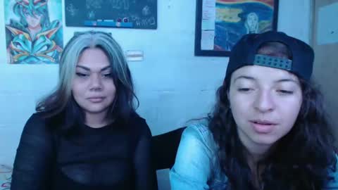 Snapshot of alexablu3 chatting on 01/01/25, 06:05 Alexa Blu3 online show from 01/01/25, 06:05