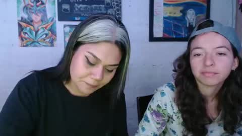 Snapshot of alexablu3 chatting on 10/22/25, 01:28 Alexa Blu3 online show from 10/22/25, 01:28