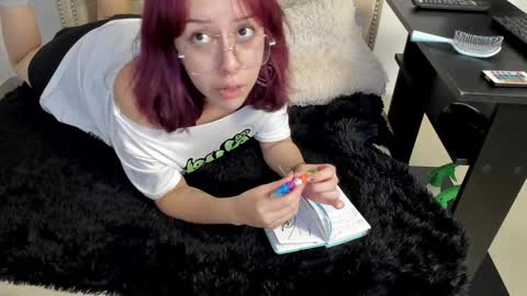 Snapshot of alexafoxy18 chatting on 01/25/25, 04:45 ALEXA online show from 01/25/25, 04:45