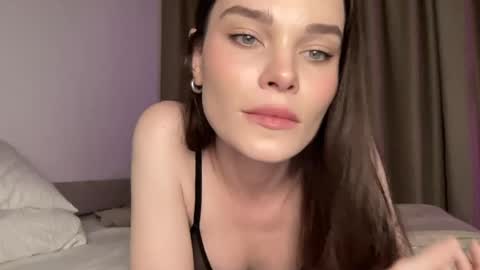 Snapshot of alexalex2095 chatting on 06/06/26, 02:44 Ember Valentine online show from 06/06/26, 02:44