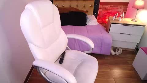 Alexa Moon online show from 02/15/25, 04:12